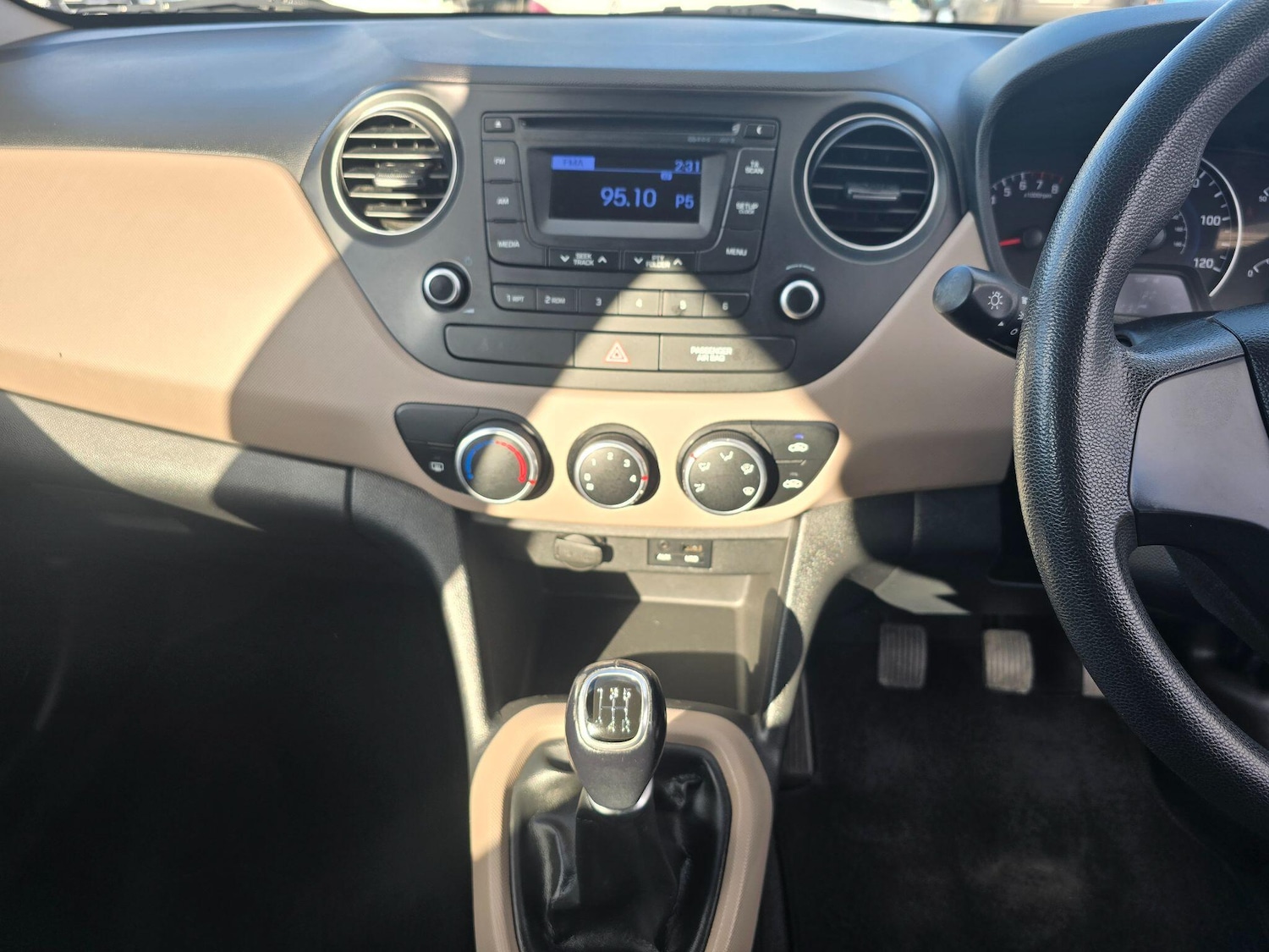 Used Hyundai i10 2014 for sale - 76370217: Photo 11