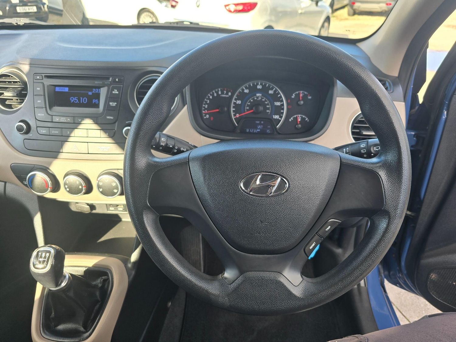 Used Hyundai i10 2014 for sale - 76370217: Photo 9