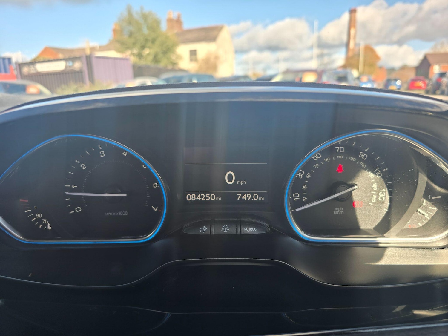 Used Peugeot 2008 2015 for sale - 76388160: Photo 10