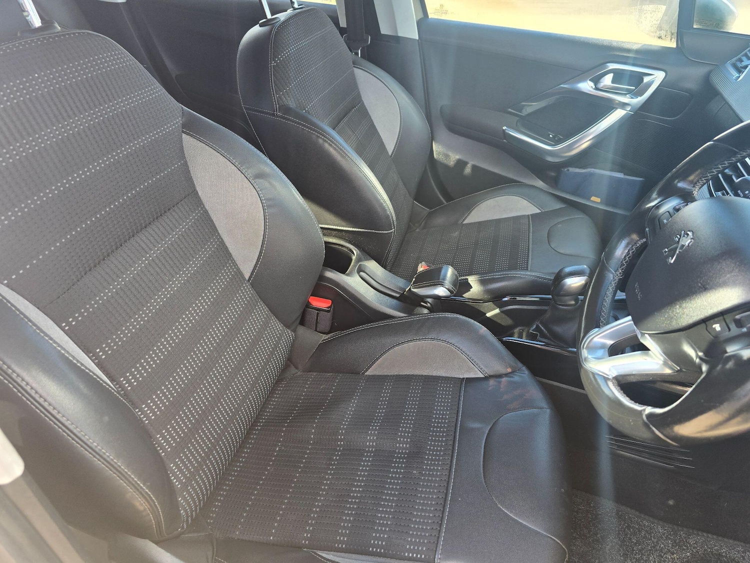 Used Peugeot 2008 2015 for sale - 76388160: Photo 12