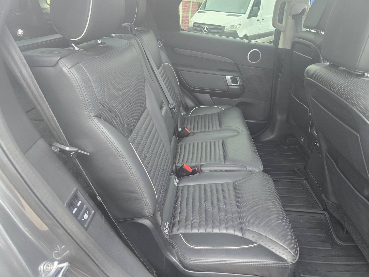 Used Land Rover Discovery 2017 for sale - 76370620: Photo 13