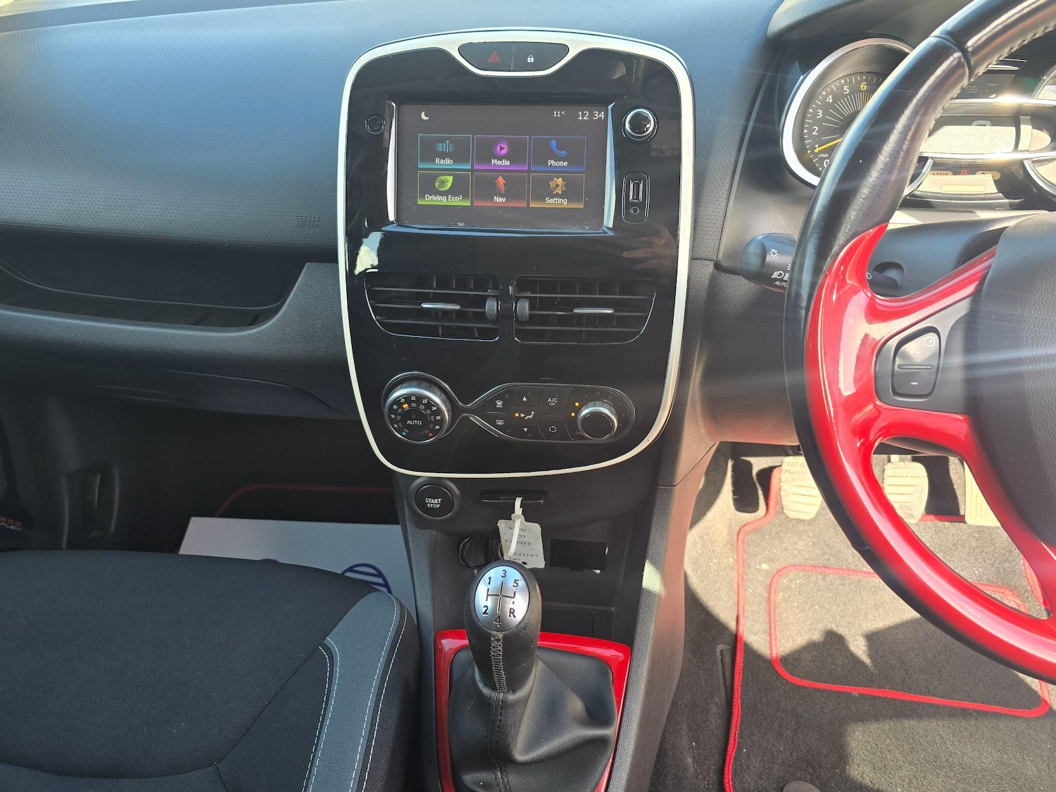 Used Renault Clio 2015 for sale - 77839539: Photo 11