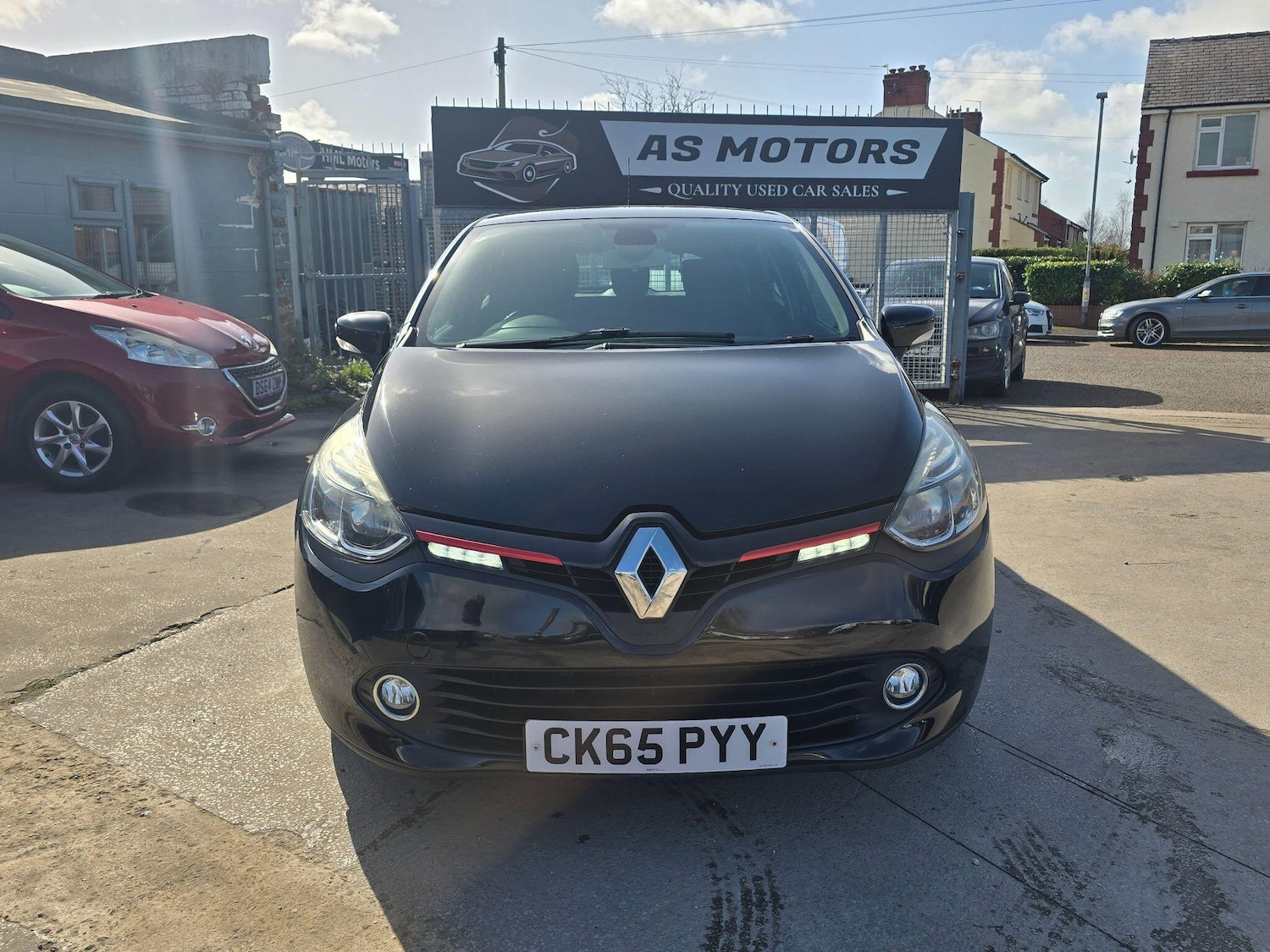 Used Renault Clio 2015 for sale - 77839539: Photo 2