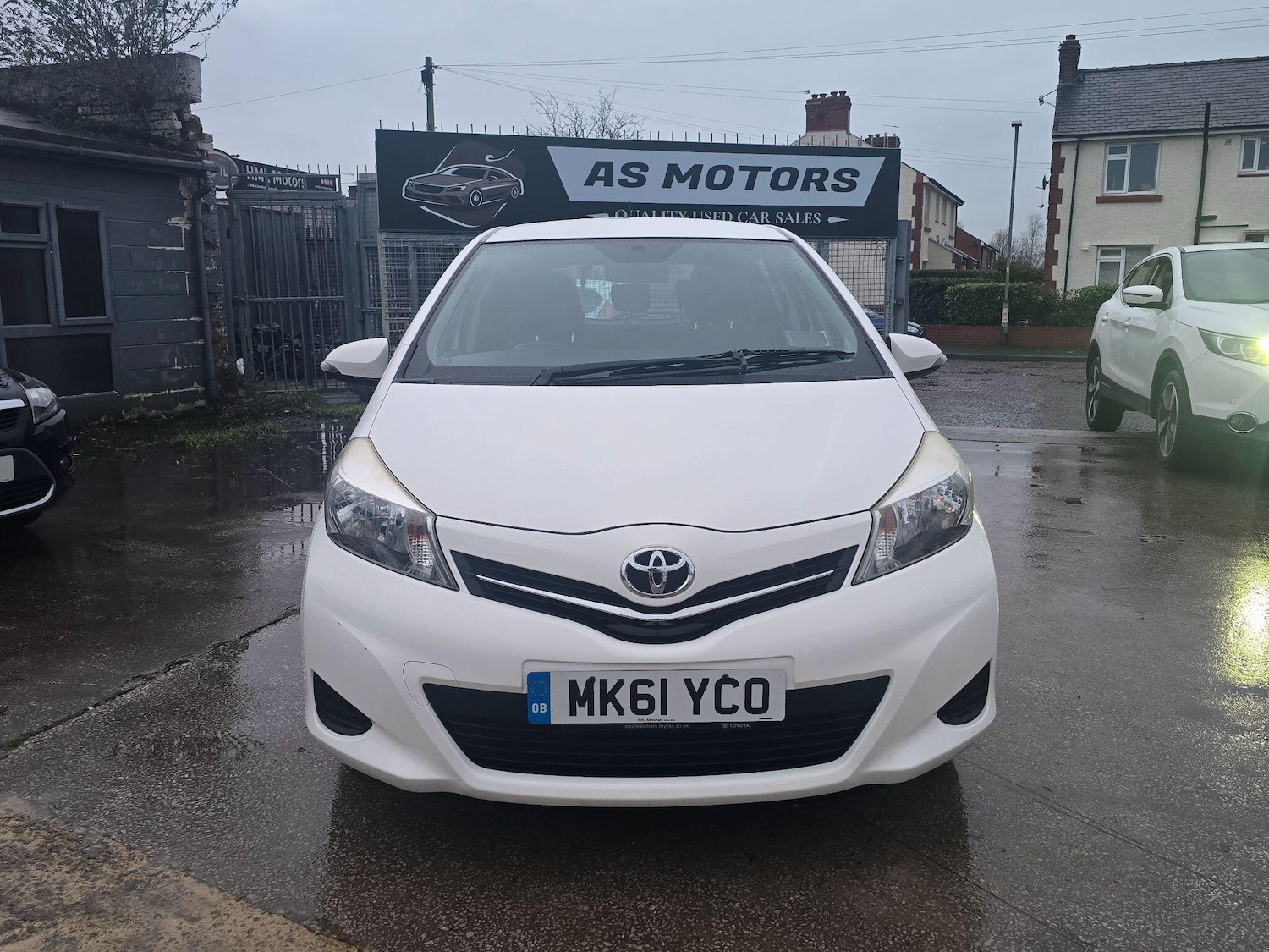 Used Toyota Yaris 2012 for sale - 77057384: Photo 2