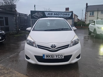 Used Toyota Yaris 2012 for sale - 77057384: Photo