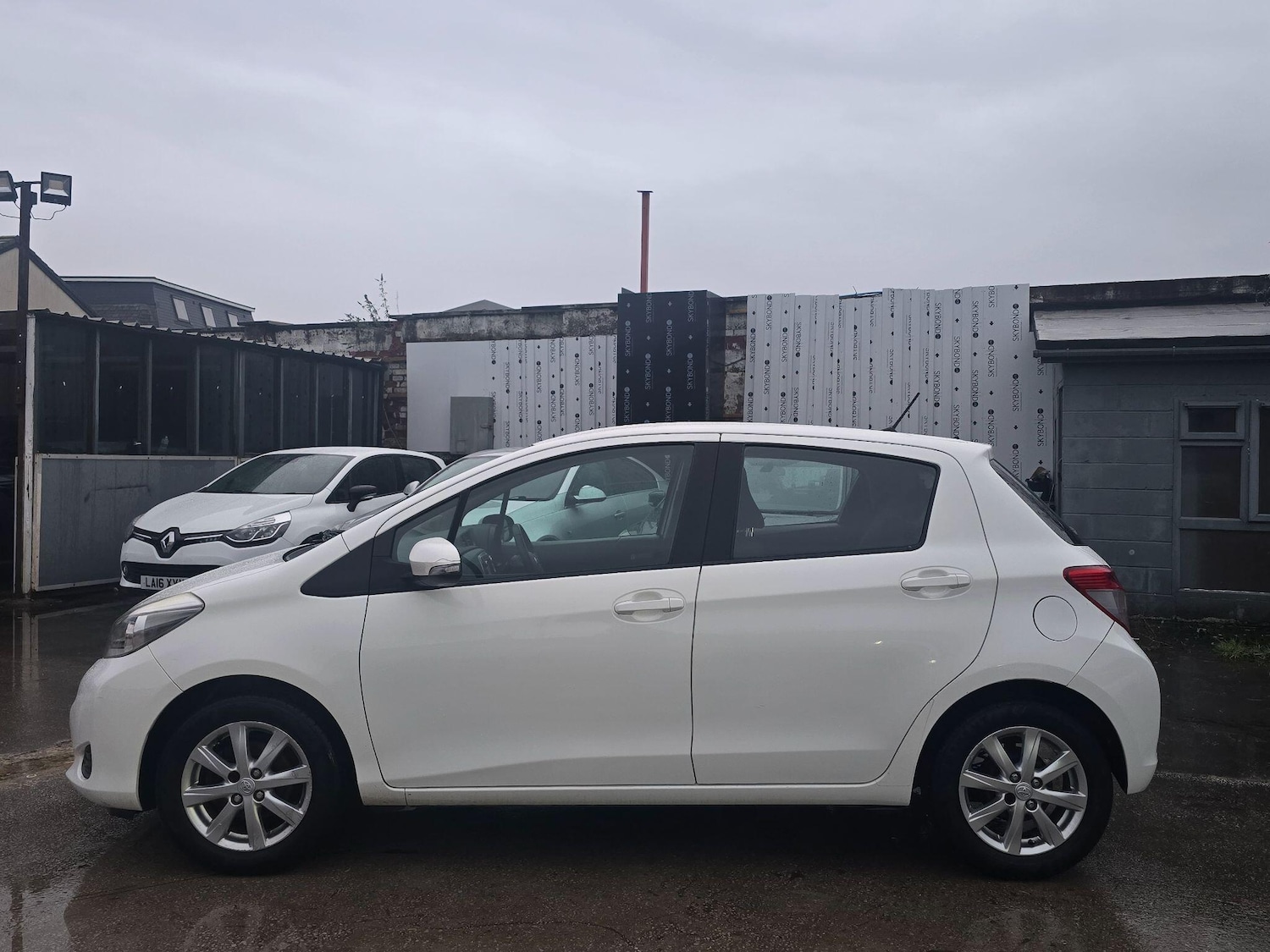 Used Toyota Yaris 2012 for sale - 77057384: Photo 4