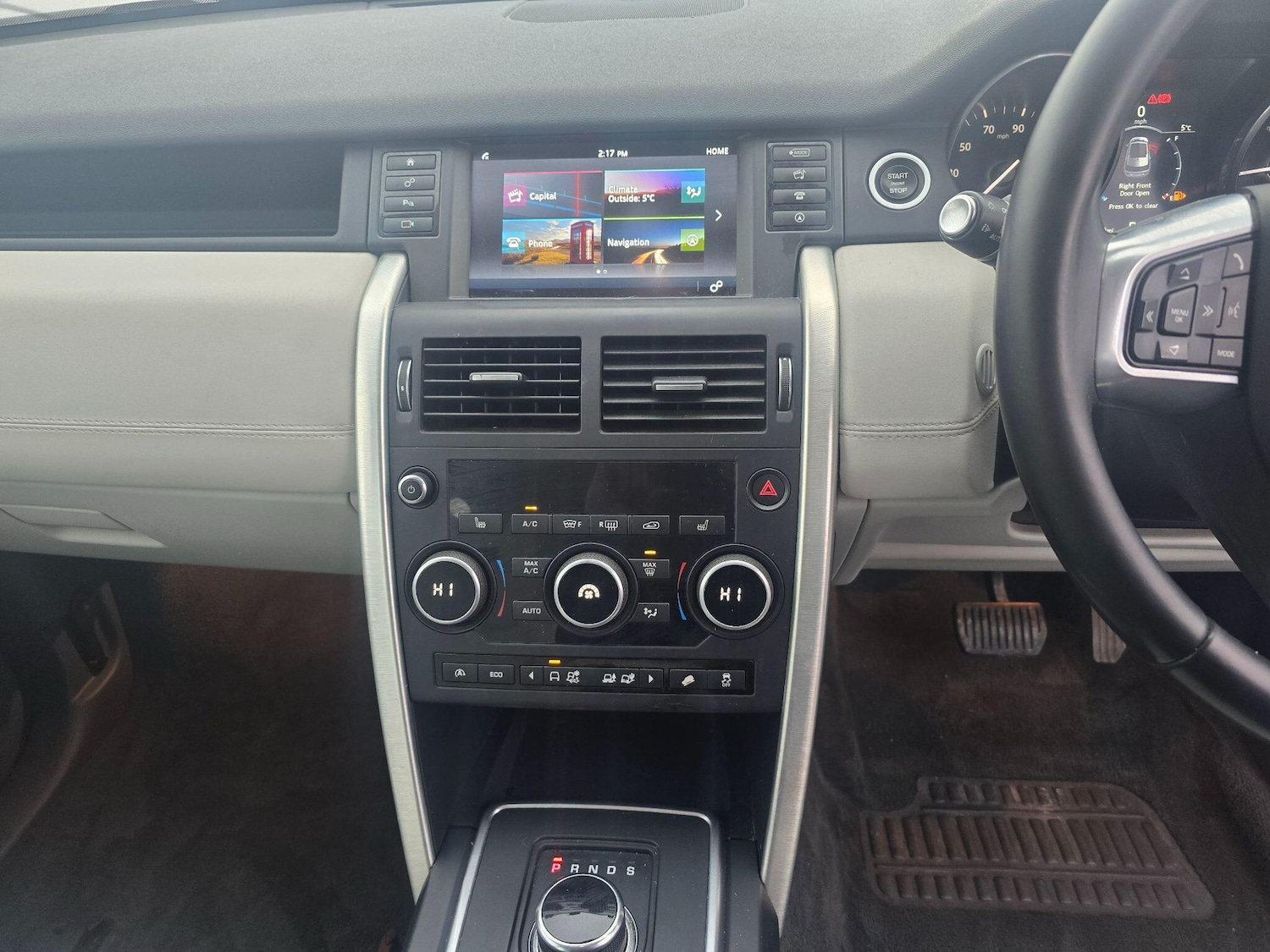 Used Land Rover Discovery Sport 2017 for sale - 77625339: Photo 11