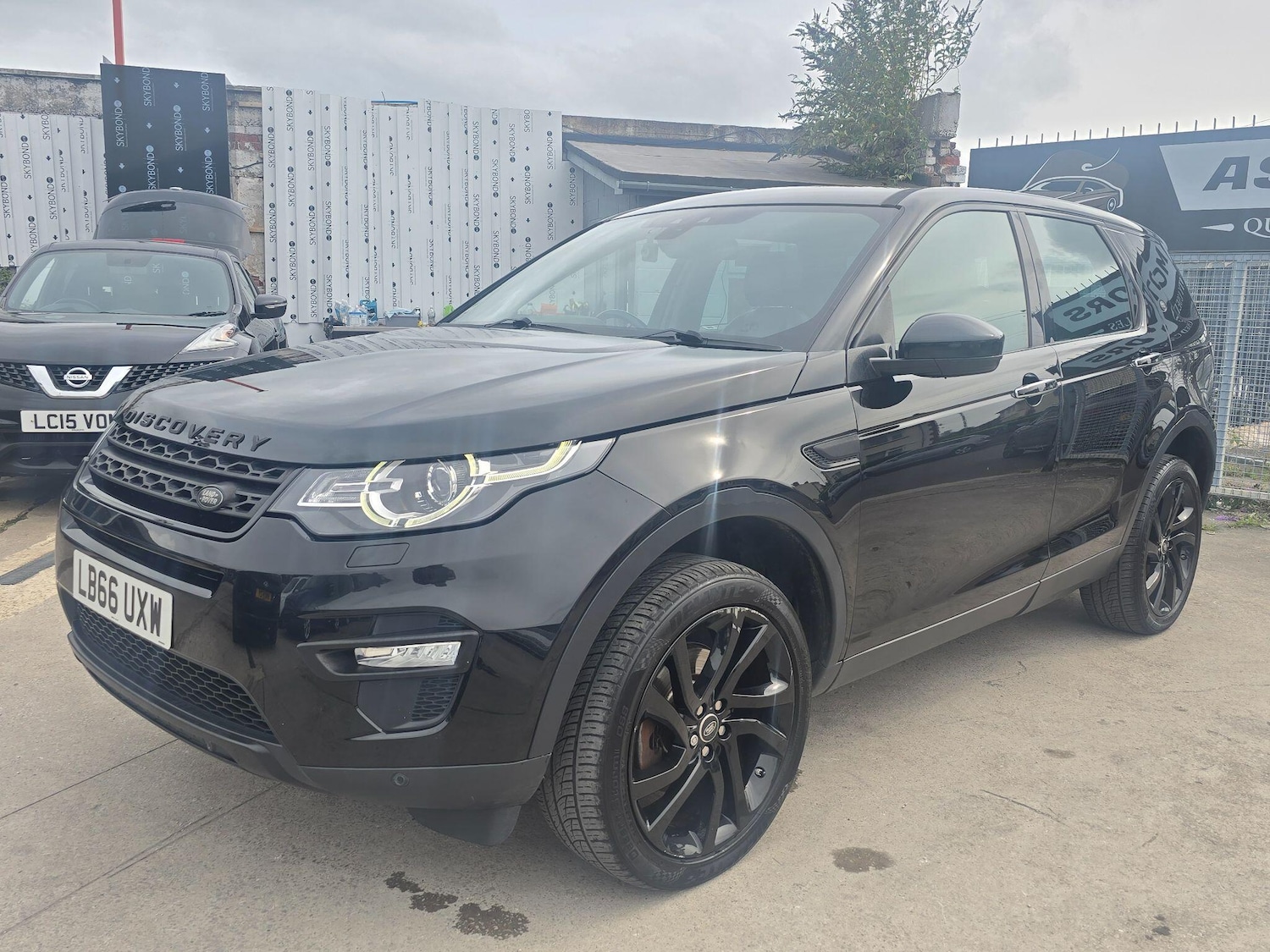 Used Land Rover Discovery Sport 2017 for sale - 76371634: Photo 3