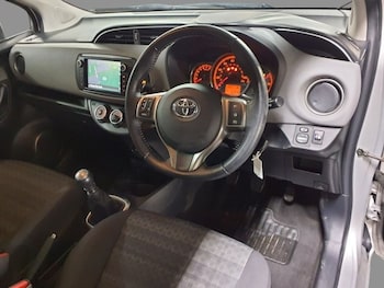 Used Toyota Yaris 2016 for sale - 77356430: Photo