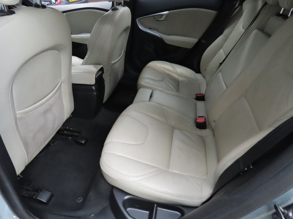 Used Volvo V40 2012 for sale - 76554816: Photo 10