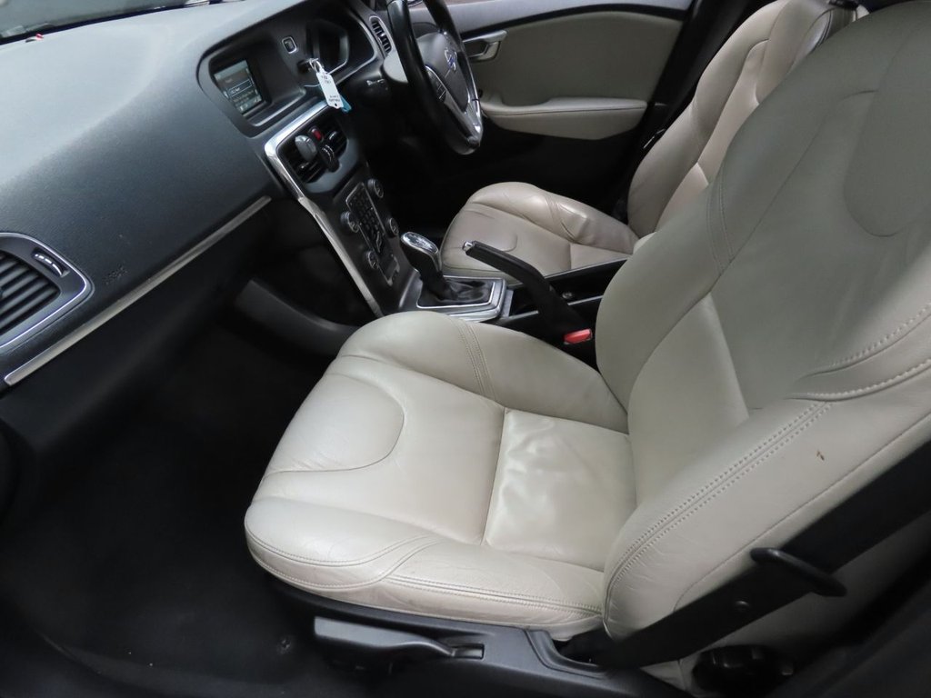 Used Volvo V40 2012 for sale - 76554816: Photo 11