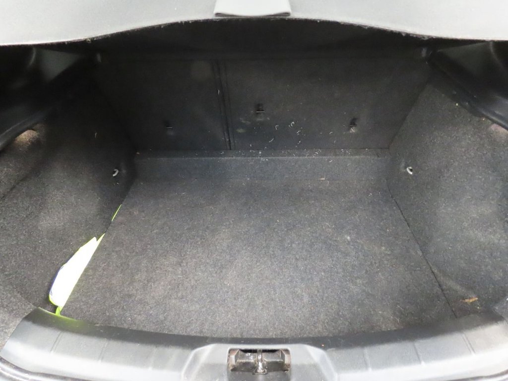 Used Volvo V40 2012 for sale - 76554816: Photo 13