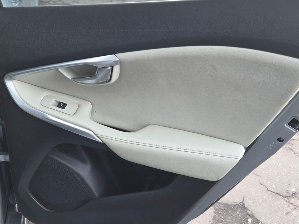 Used Volvo V40 2012 for sale - 76554816: Photo 14