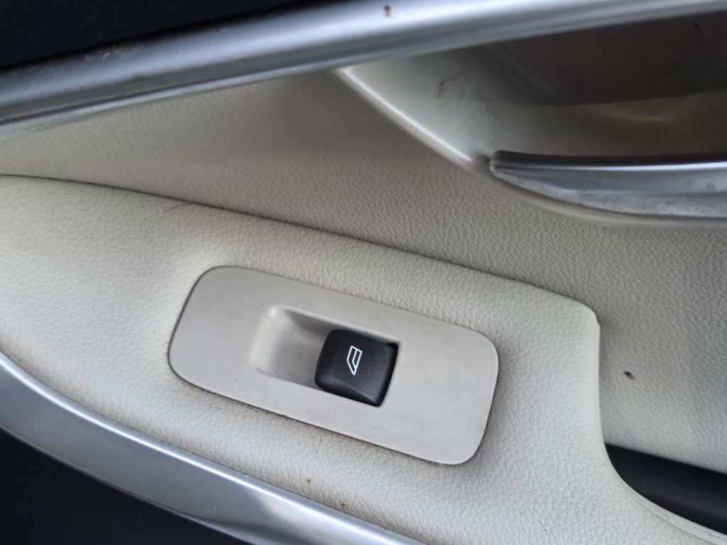 Used Volvo V40 2012 for sale - 76554816: Photo 15