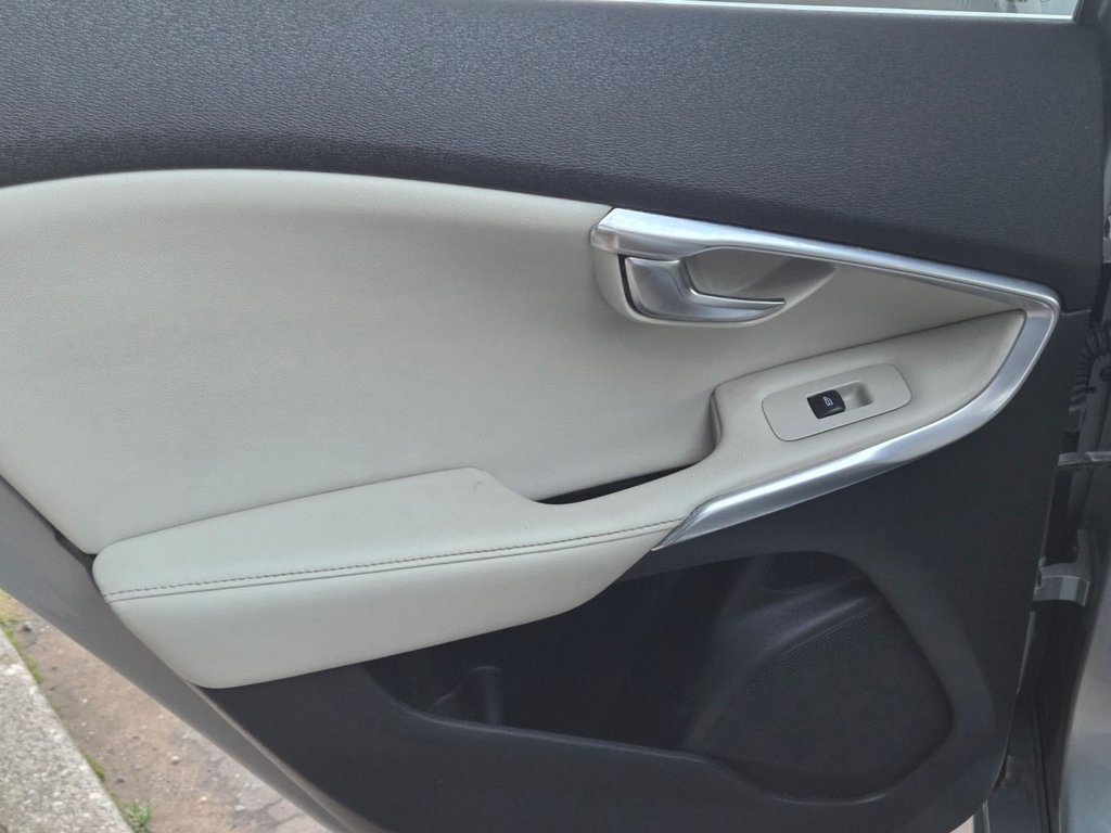 Used Volvo V40 2012 for sale - 76554816: Photo 18