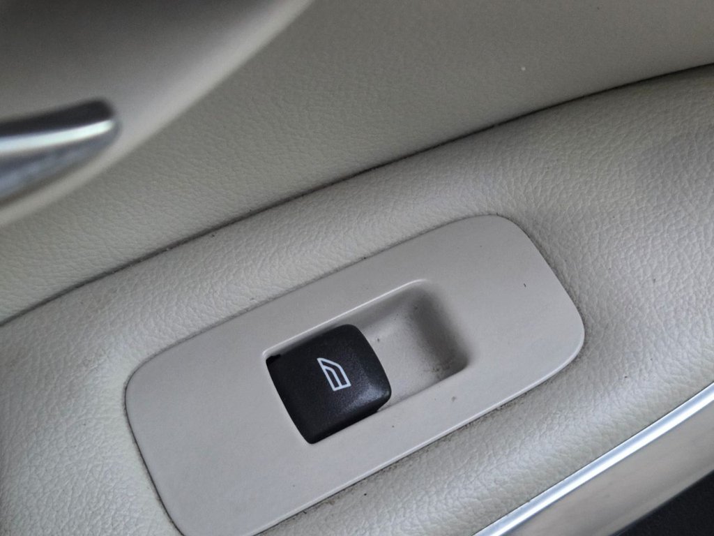 Used Volvo V40 2012 for sale - 76554816: Photo 19