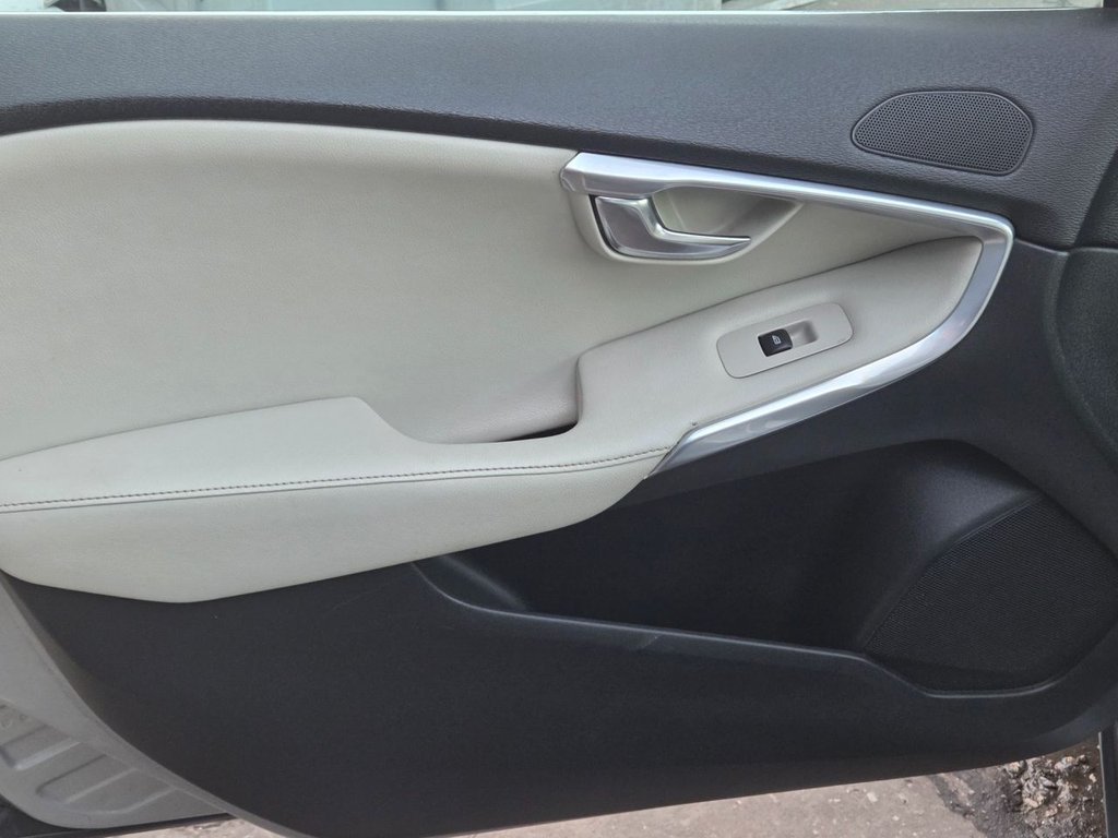 Used Volvo V40 2012 for sale - 76554816: Photo 20