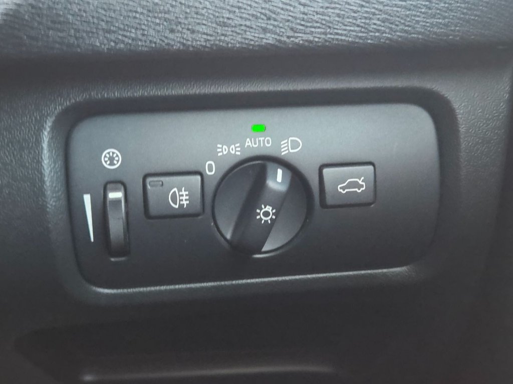 Used Volvo V40 2012 for sale - 76554816: Photo 24