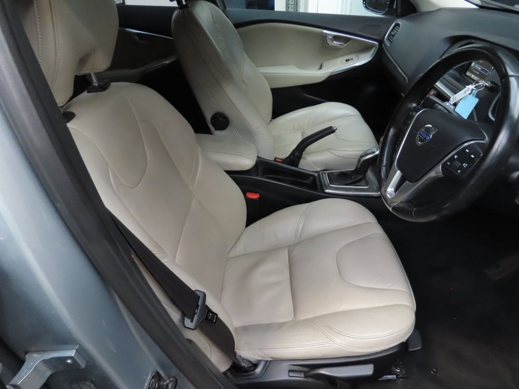 Used Volvo V40 2012 for sale - 76554816: Photo 3