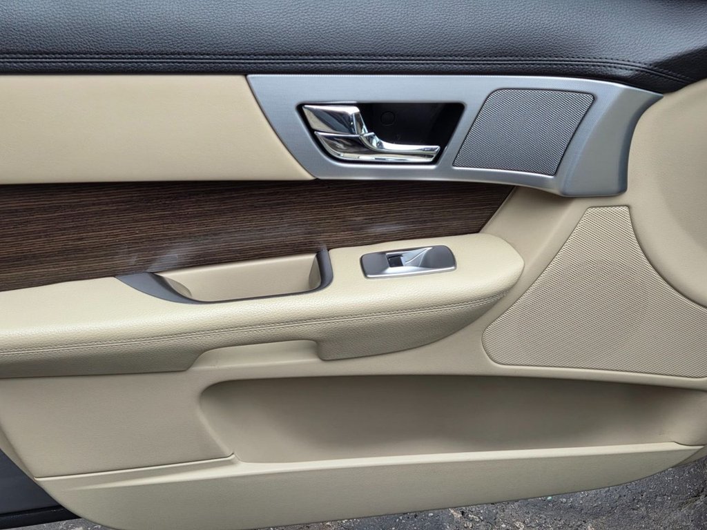 Used Jaguar XF 2014 for sale - 77534241: Photo 19
