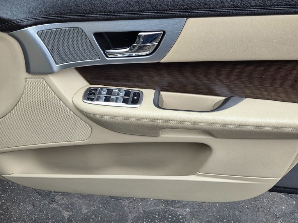 Used Jaguar XF 2014 for sale - 77534241: Photo 7