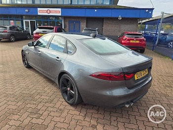Used Jaguar XF 2016 for sale - 76554779: Photo