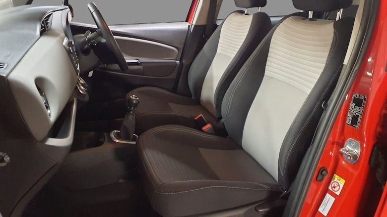 Used Toyota Yaris 2018 for sale - 77655400: Photo 4