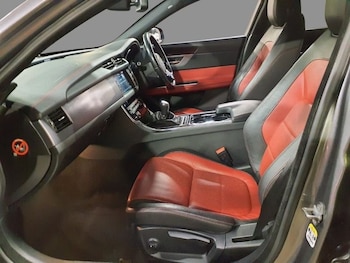 Used Jaguar XF 2016 for sale - 76888555: Photo