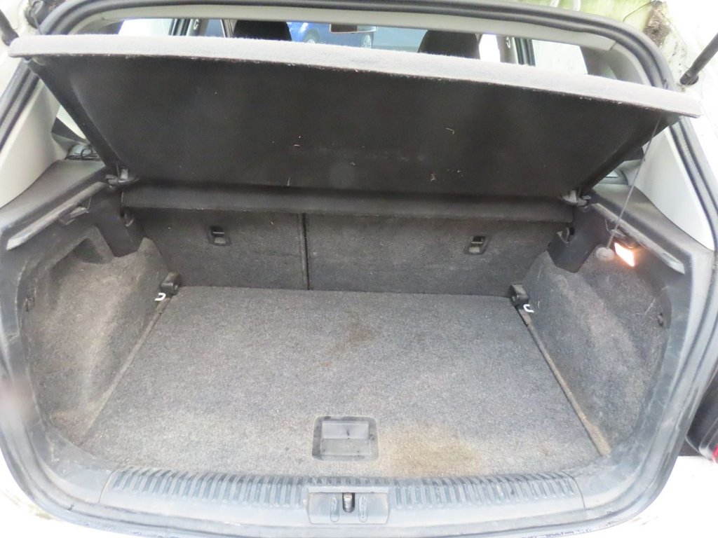 Used Volkswagen Polo 2015 for sale - 76554800: Photo 8