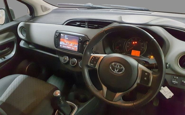 Used Toyota Yaris 2015 for sale - 77122214: Photo 9