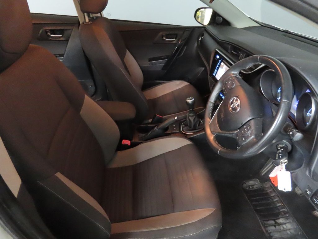 Used Toyota Auris 2017 for sale - 76868173: Photo 3