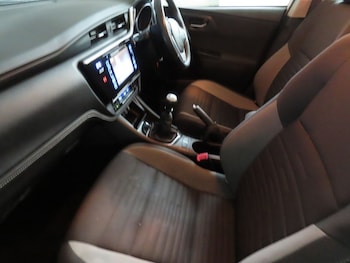 Used Toyota Auris 2017 for sale - 76868173: Photo