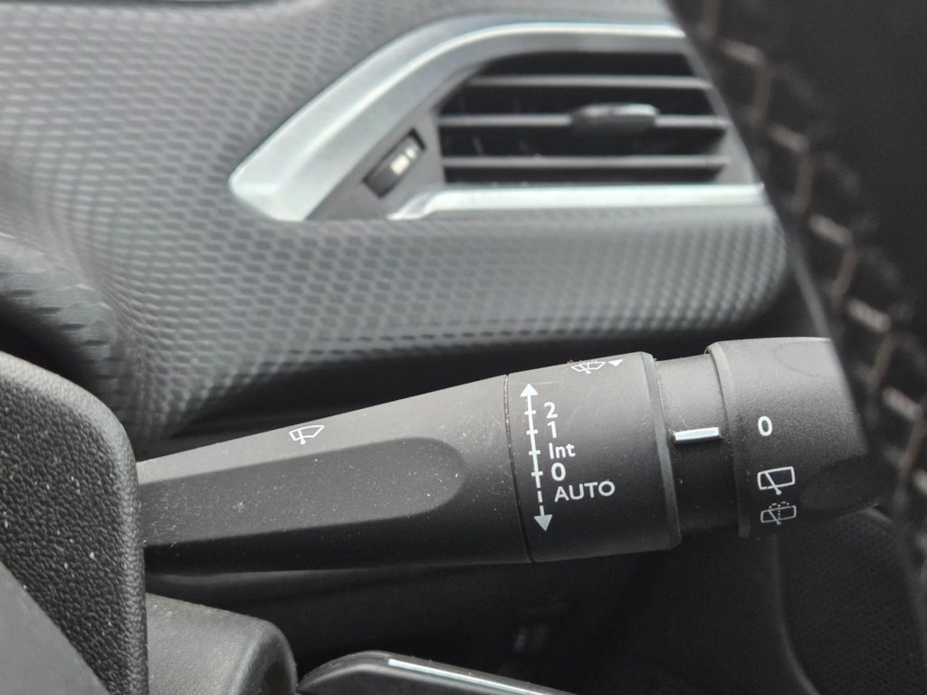 Used Peugeot 2008 2018 for sale - 76554797: Photo 28