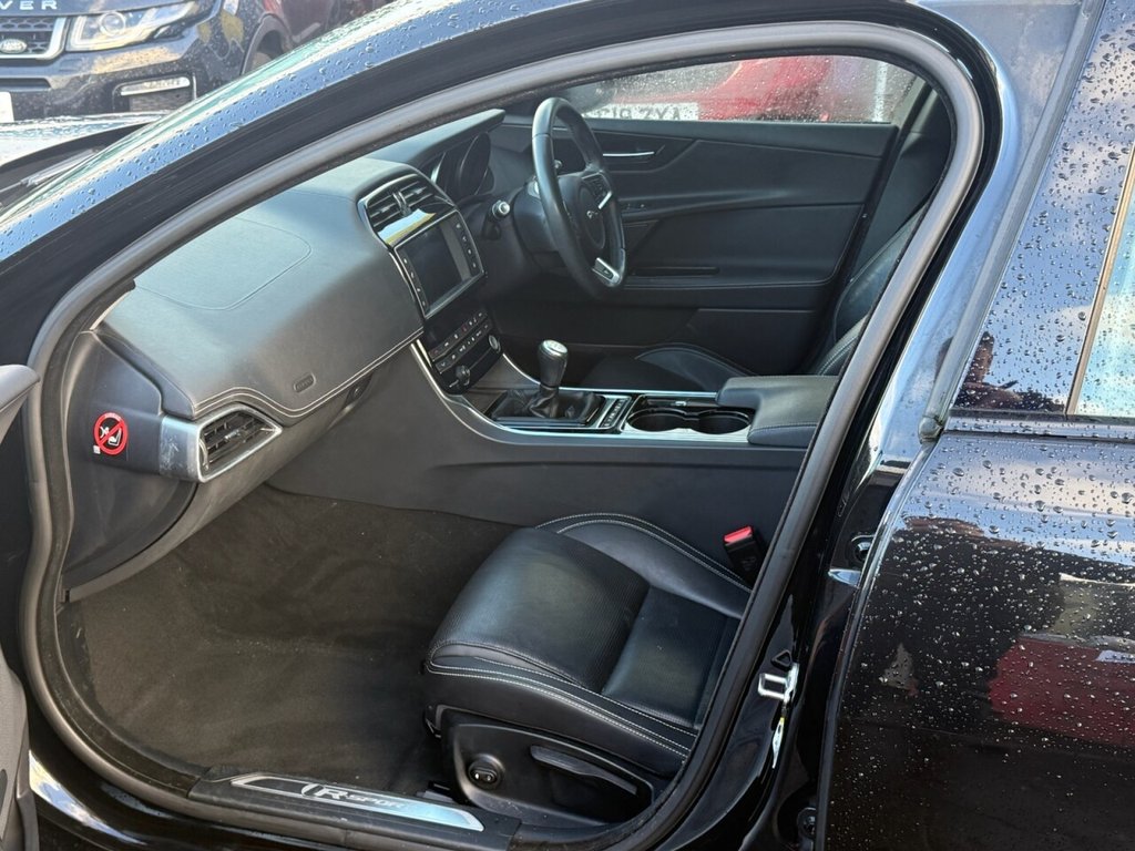 Used Jaguar XE 2017 for sale - 76711050: Photo 2