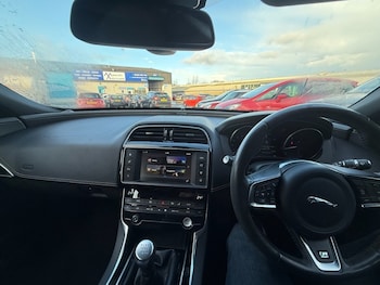 Used Jaguar XE 2017 for sale - 76711050: Photo