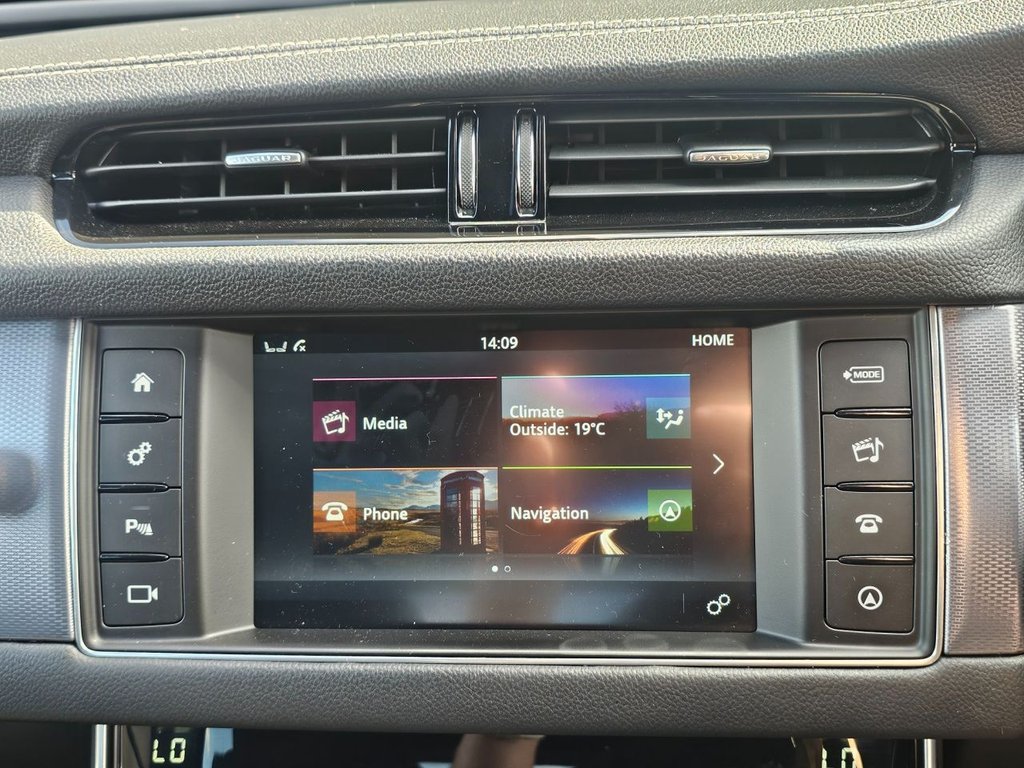 Used Jaguar XF 2017 for sale - 76554815: Photo 26