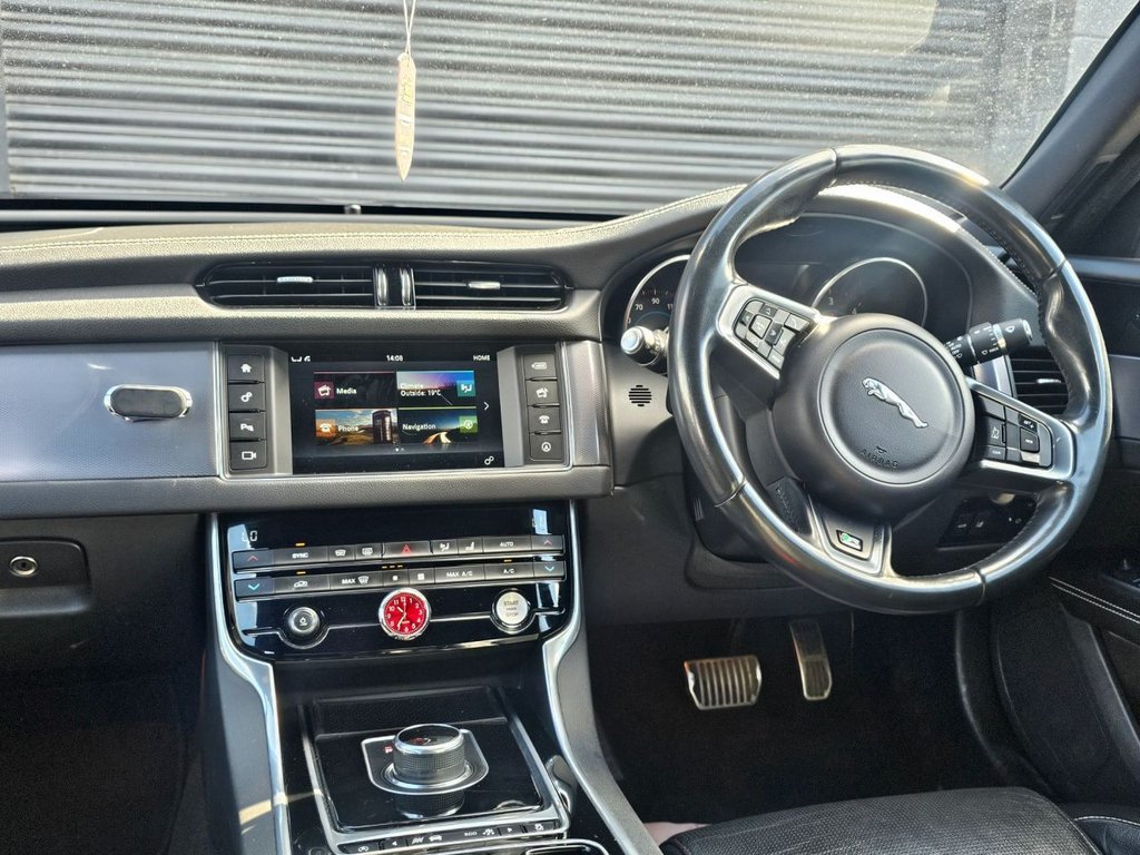 Used Jaguar XF 2017 for sale - 76554815: Photo 4