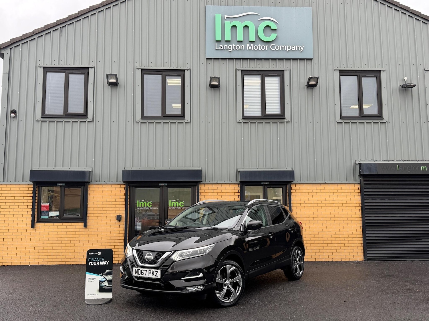 Used Nissan Qashqai 2017 for sale - 76886093: Photo 2