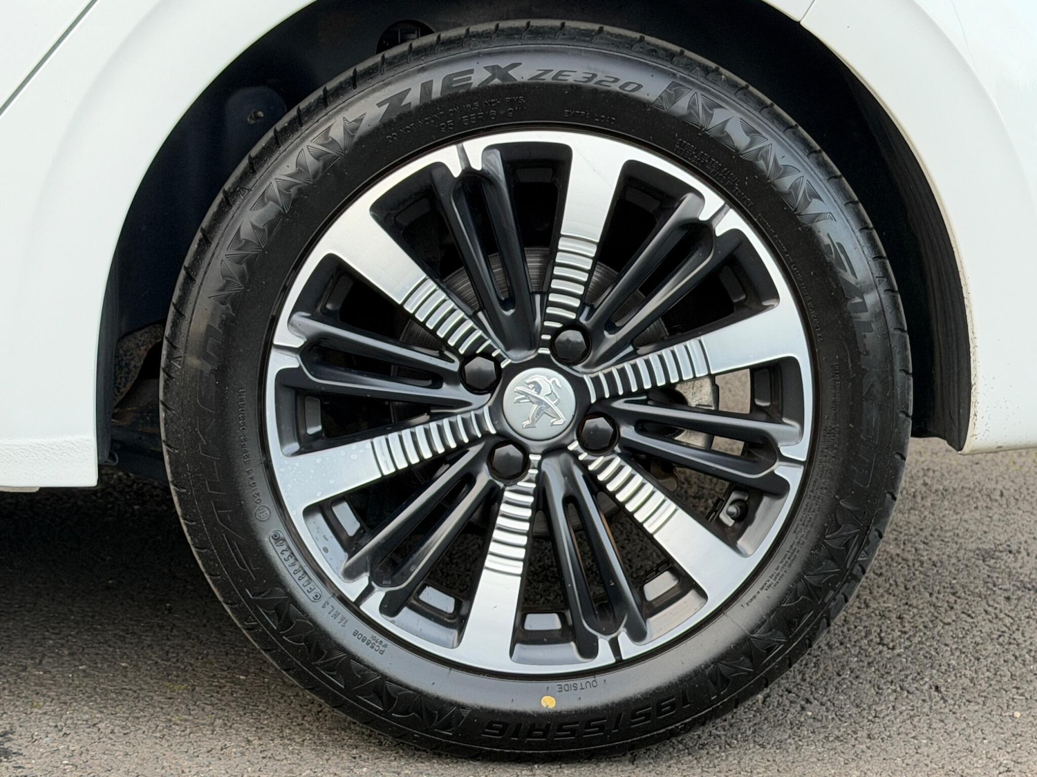 Used Peugeot 208 2018 for sale - 77683126: Photo 23