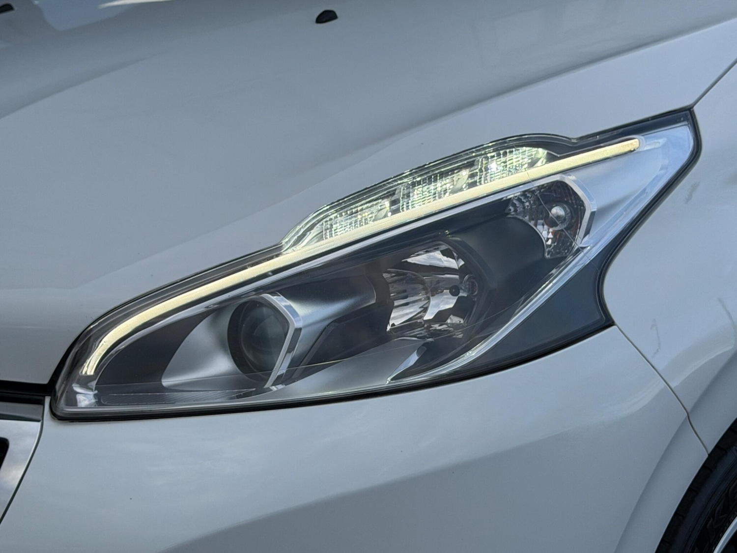 Used Peugeot 208 2018 for sale - 77683126: Photo 27