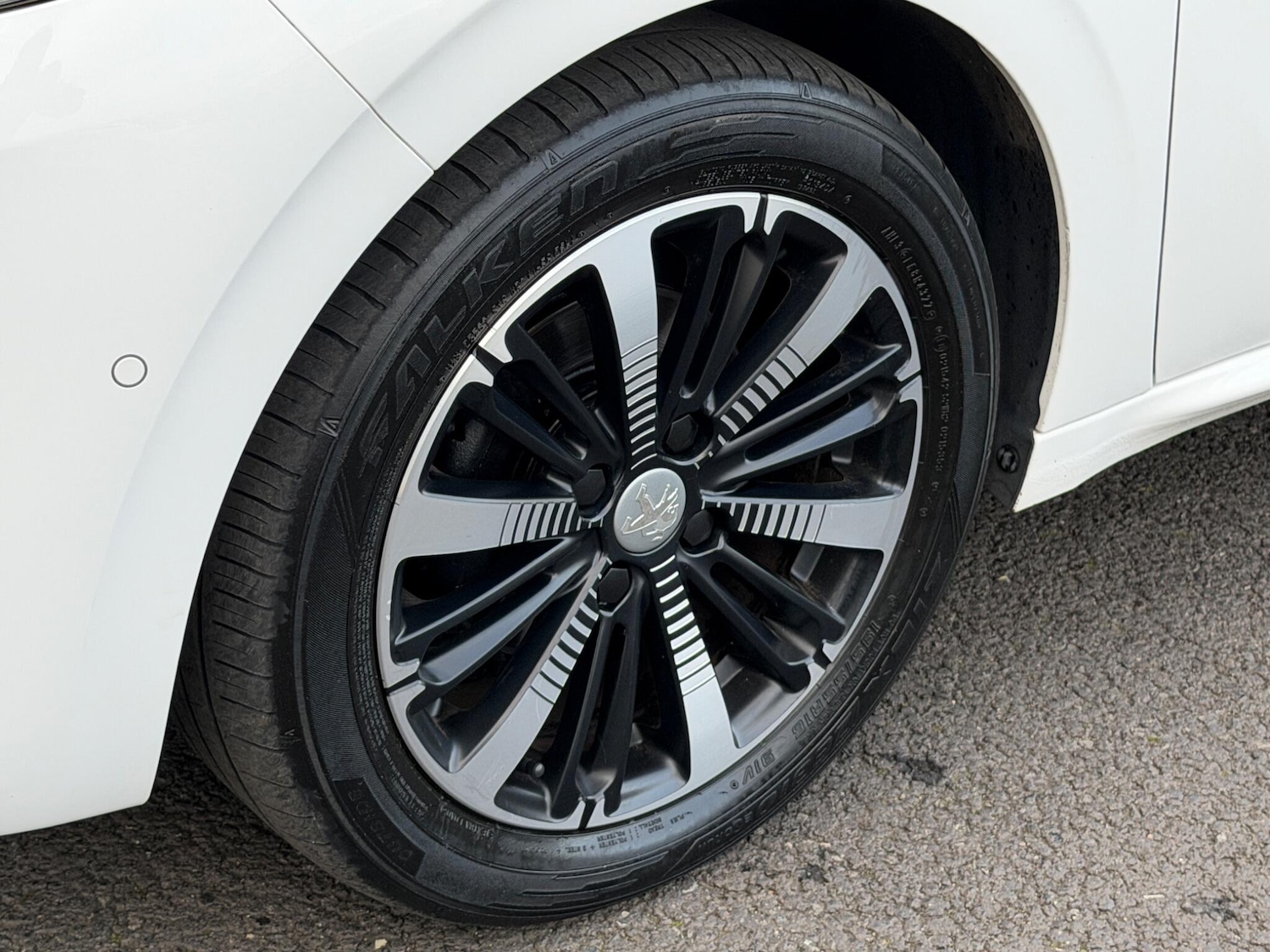 Used Peugeot 208 2018 for sale - 77683126: Photo 28