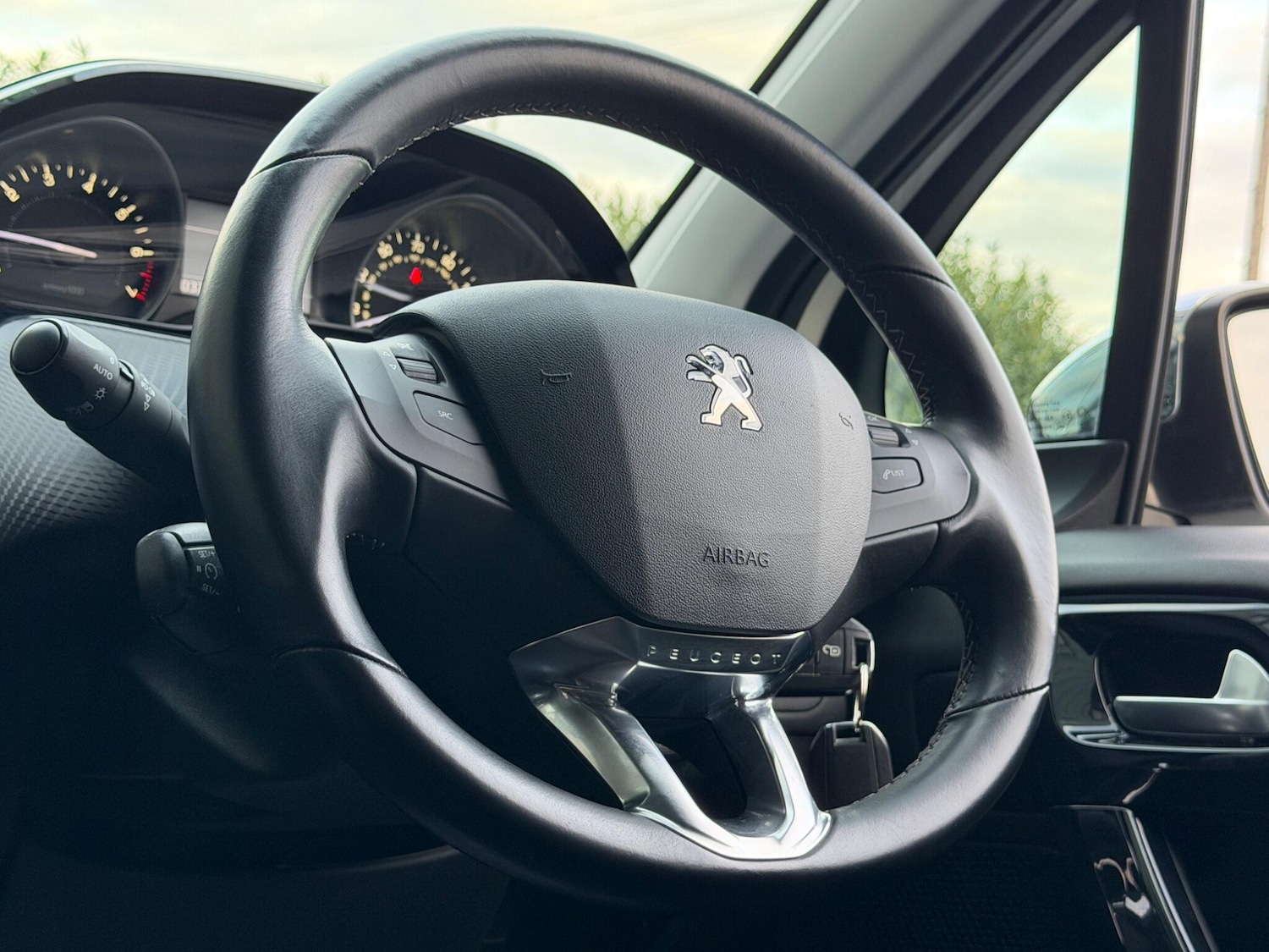 Used Peugeot 208 2018 for sale - 77683126: Photo 42