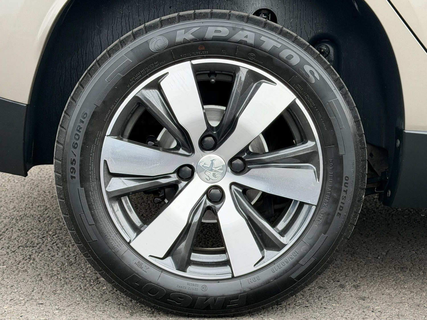 Used Peugeot 2008 2016 for sale - 78100233: Photo 12