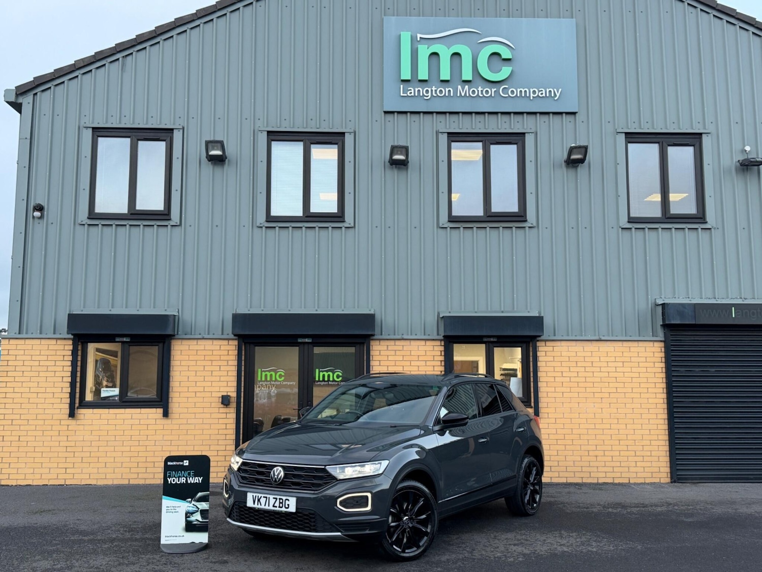 Used Volkswagen T-Roc for sale - 77238183: Photo 2