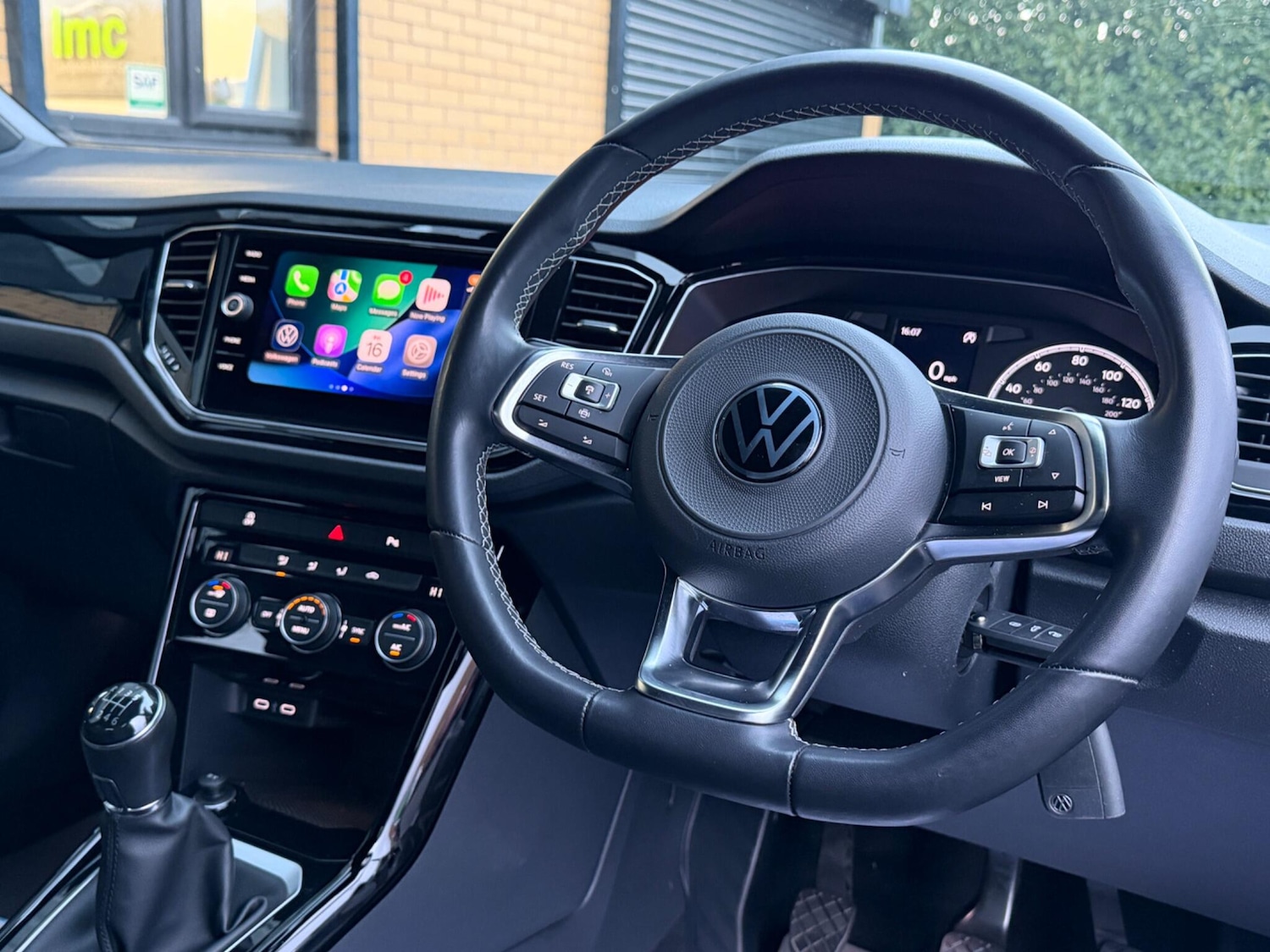 Used Volkswagen T-Roc for sale - 77238183: Photo 36