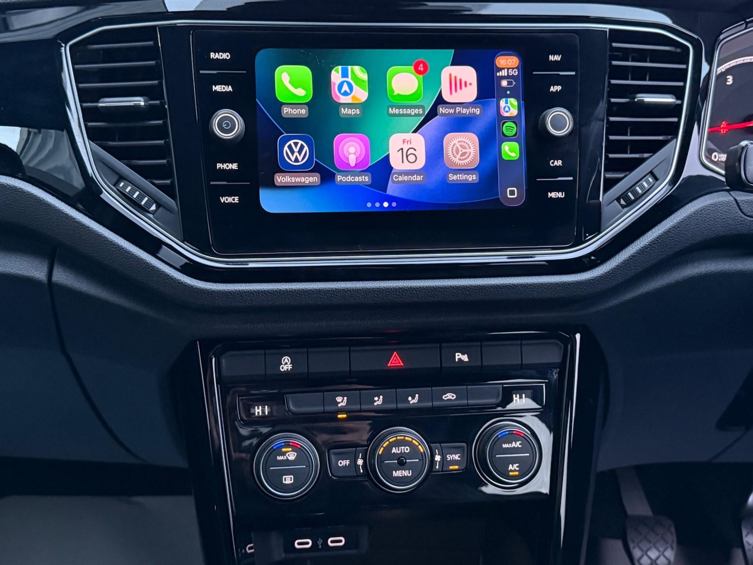 Used Volkswagen T-Roc for sale - 77238183: Photo 41