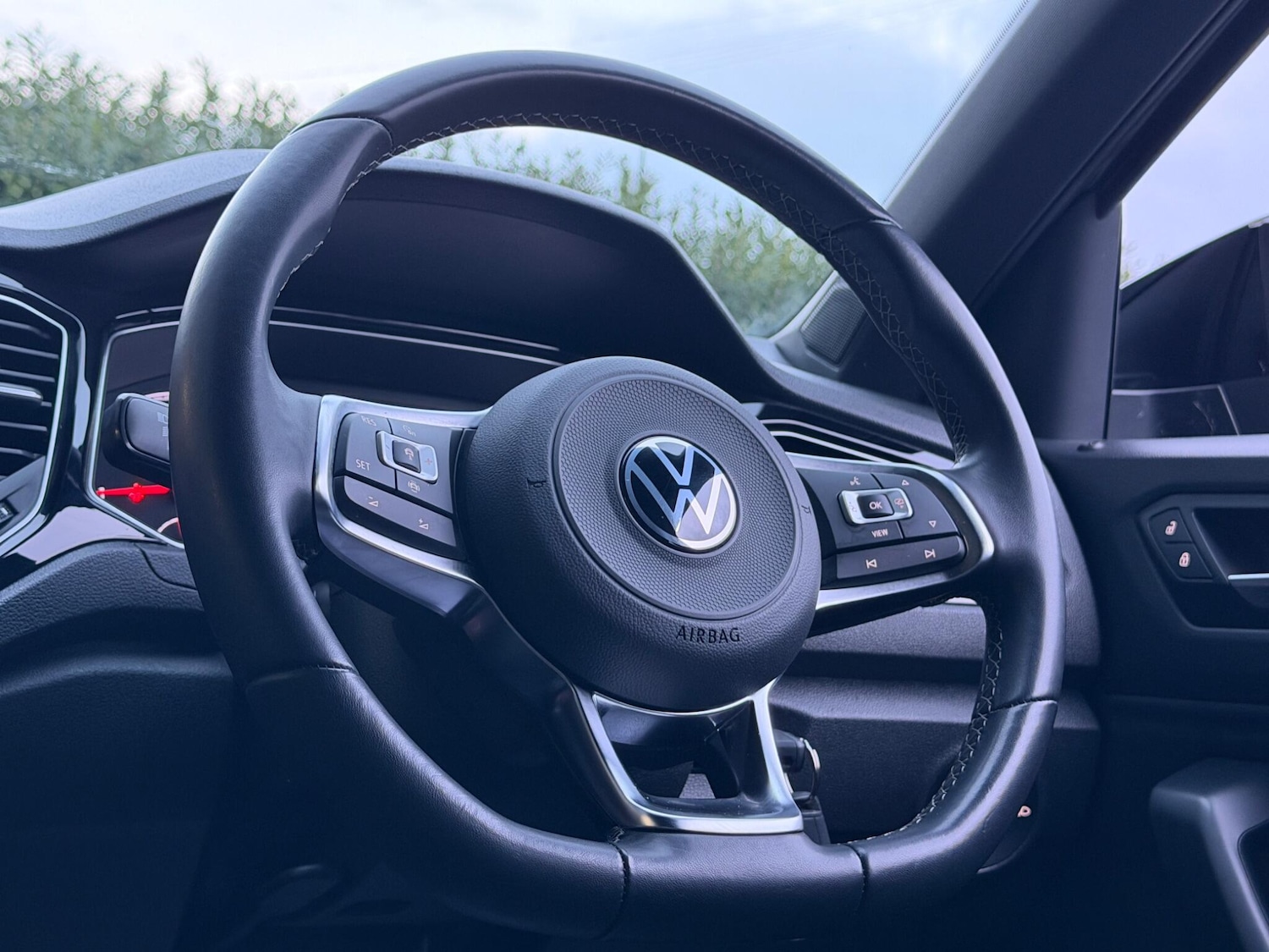 Used Volkswagen T-Roc for sale - 77238183: Photo 44