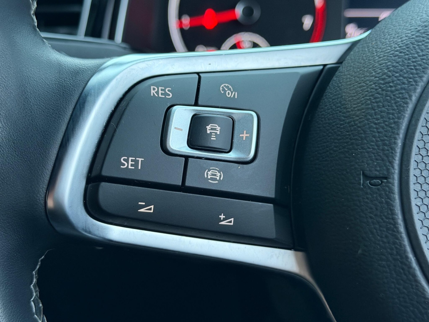 Used Volkswagen T-Roc for sale - 77238183: Photo 45