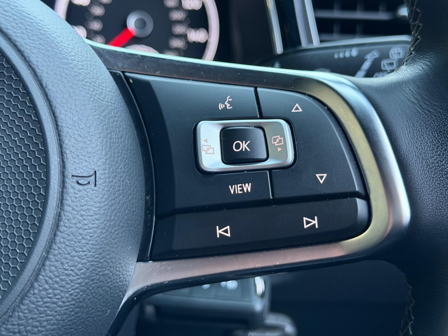 Used Volkswagen T-Roc for sale - 77238183: Photo 46