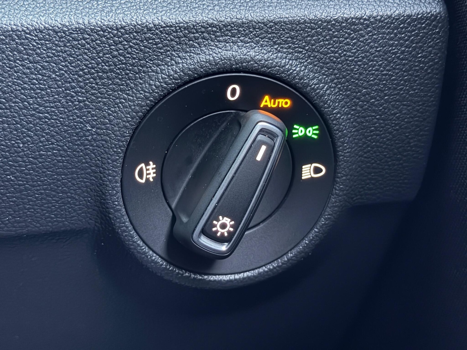 Used Volkswagen T-Roc for sale - 77238183: Photo 60